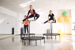 Wie viel Kalorien verbrennt man beim Trampolinspringen? Kalorienverbrauch beim Trampolinspringen im Überblick
